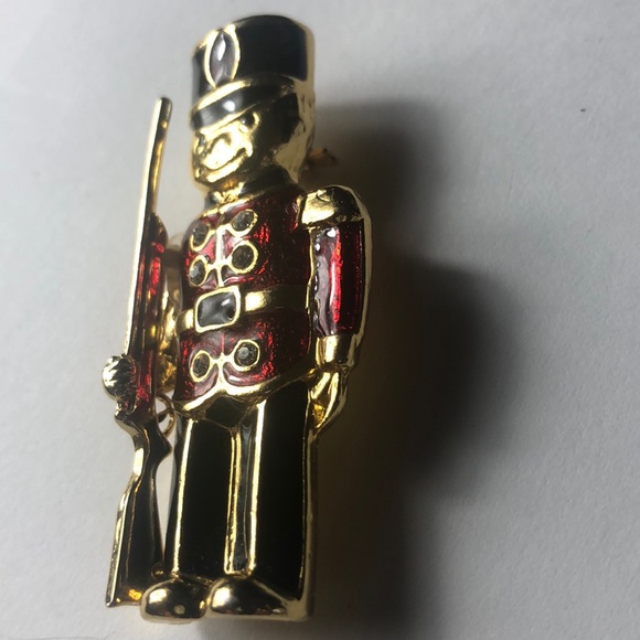 X-mas Christmas toy soldier brooch pin - Picture 2 of 3